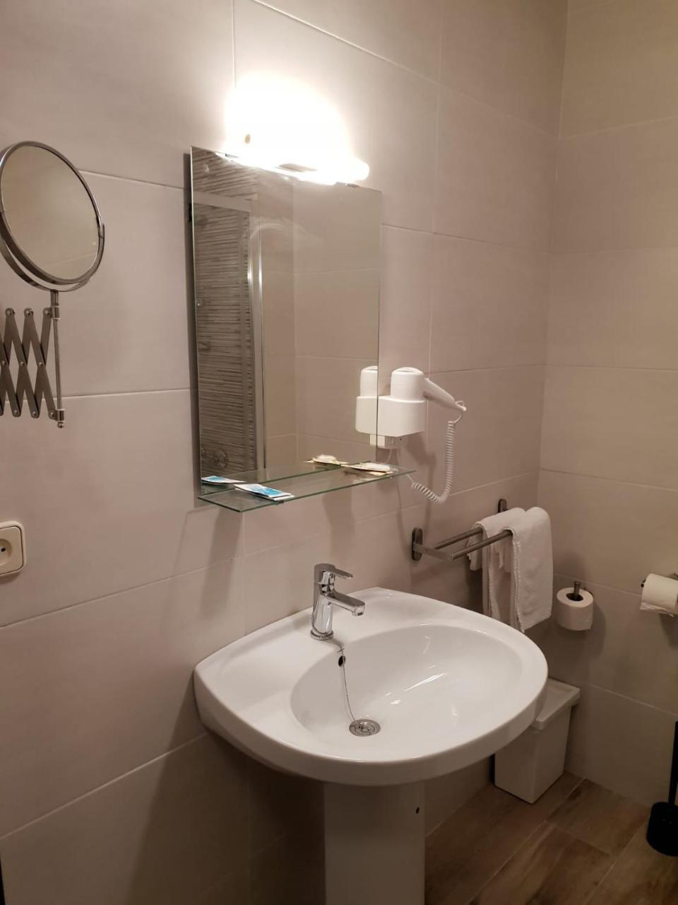 Complejo Hotelero Saga Manzanares Bagian luar foto